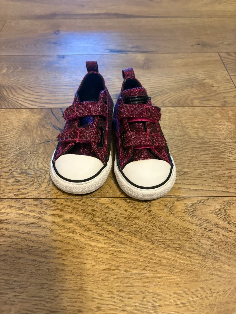 Converse Toddler Shoes – Size 7C